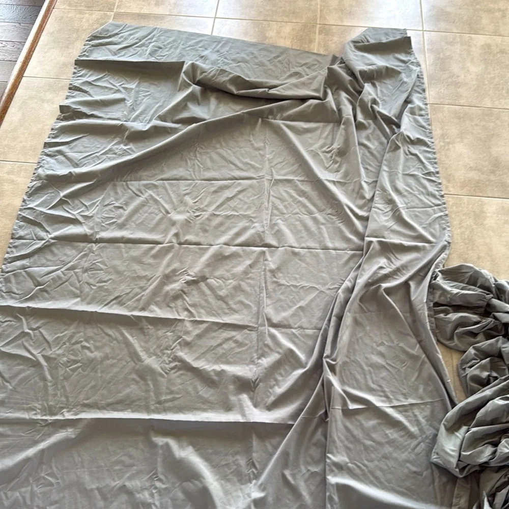 TWIN XL Soft Gray Bed Sheet Set - Excellent Condition
